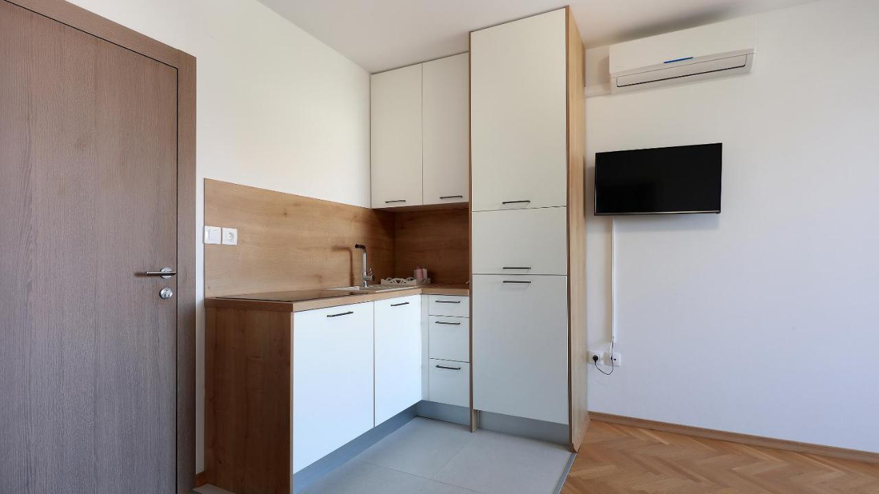Apartments Tomy 诺瓦利娅 外观 照片
