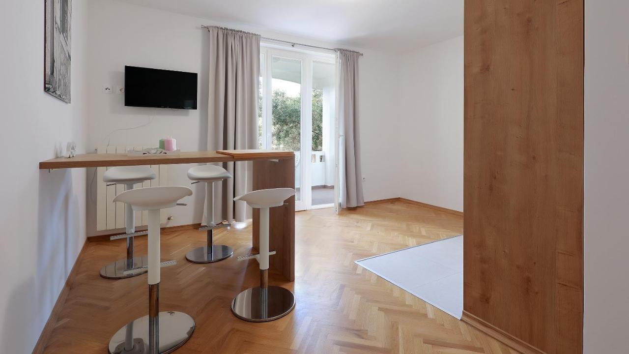 Apartments Tomy 诺瓦利娅 外观 照片