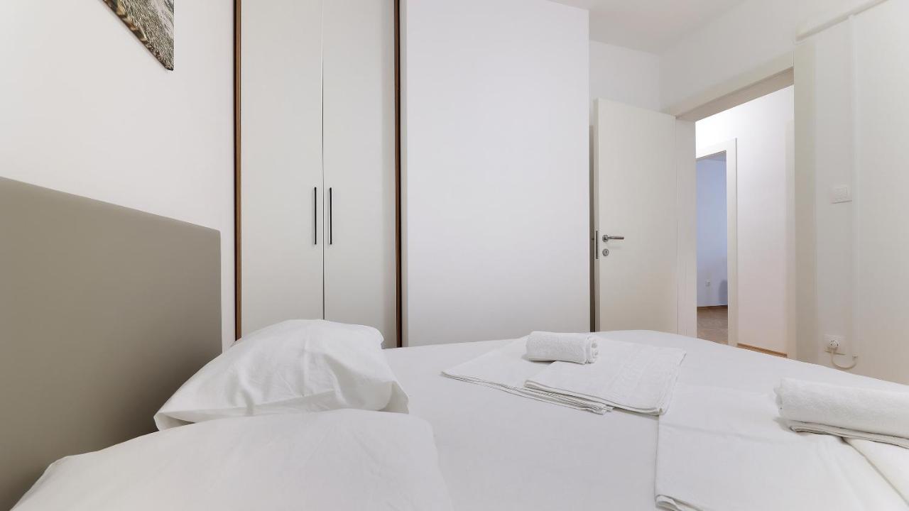 Apartments Tomy 诺瓦利娅 外观 照片