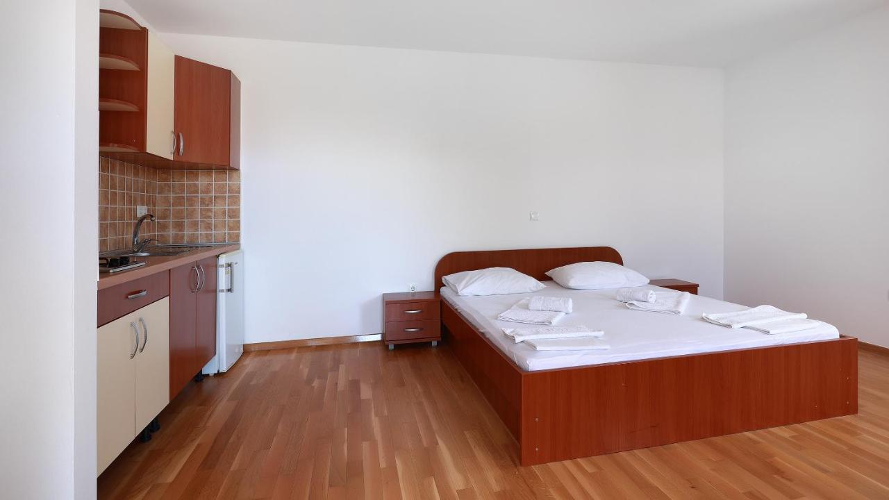 Apartments Tomy 诺瓦利娅 外观 照片