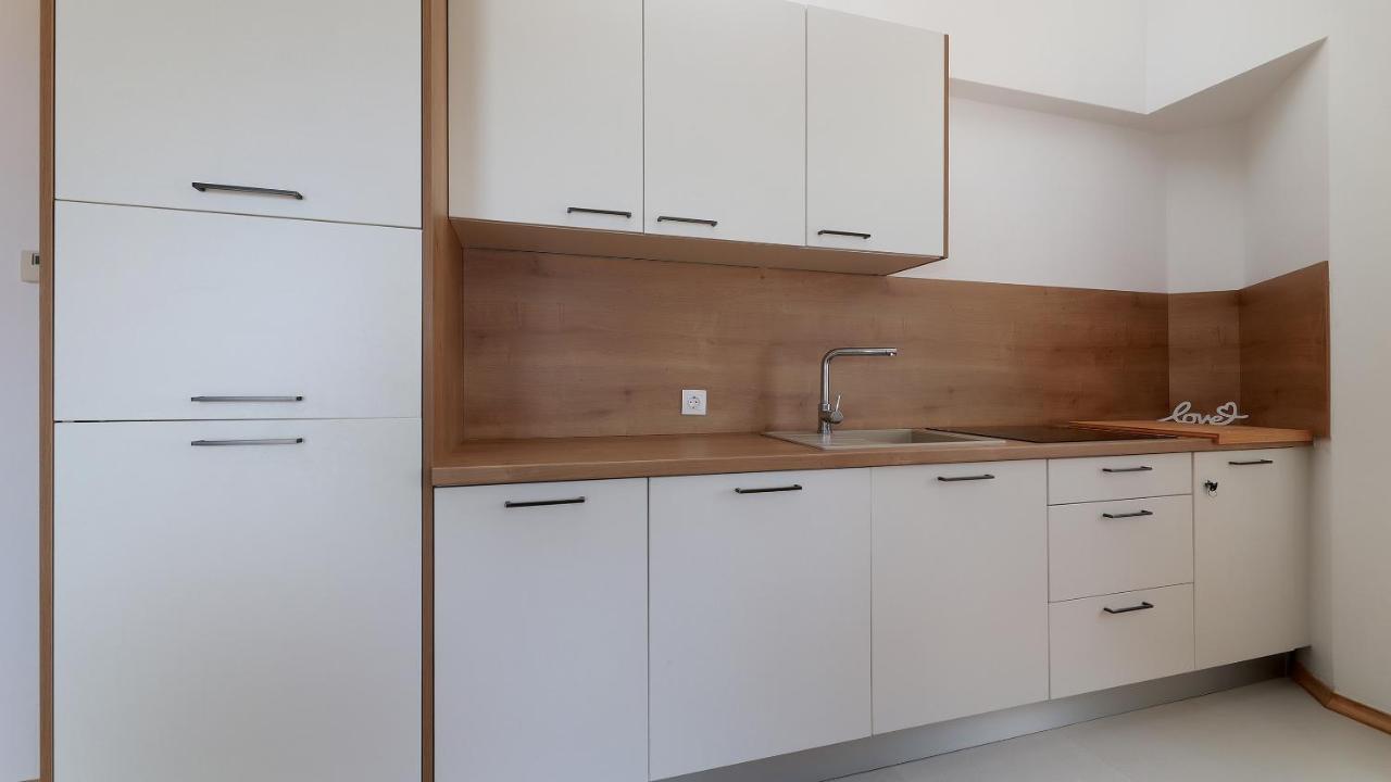 Apartments Tomy 诺瓦利娅 外观 照片