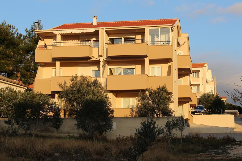 Apartments Tomy 诺瓦利娅 外观 照片